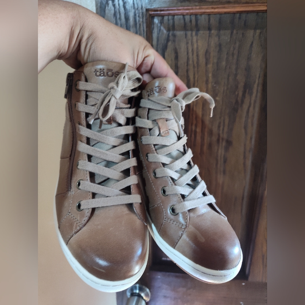 Taos Sneakers